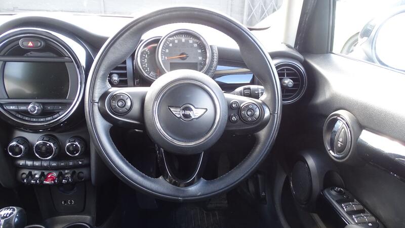 MINI HATCH