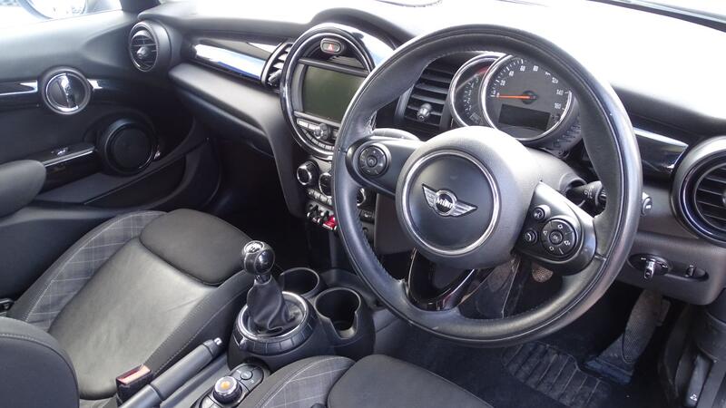 MINI HATCH