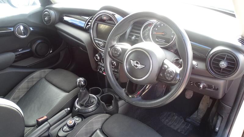MINI HATCH