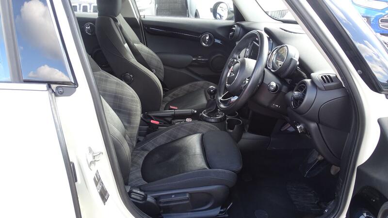 MINI HATCH