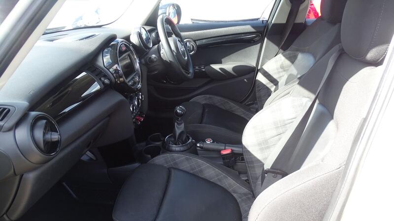 MINI HATCH