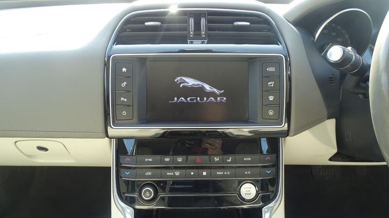 JAGUAR XE